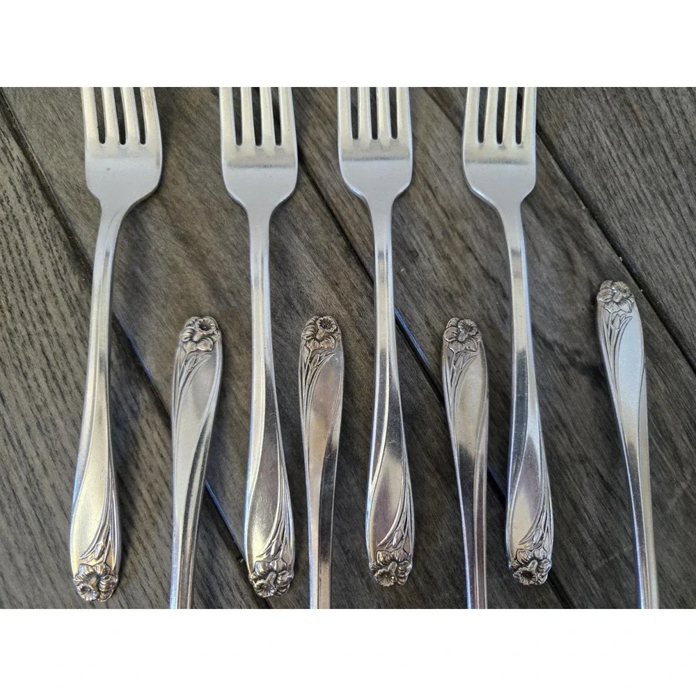 Vintage 1847 Rogers Bros Daffodil Silverplate Dinner Forks 7-1/2